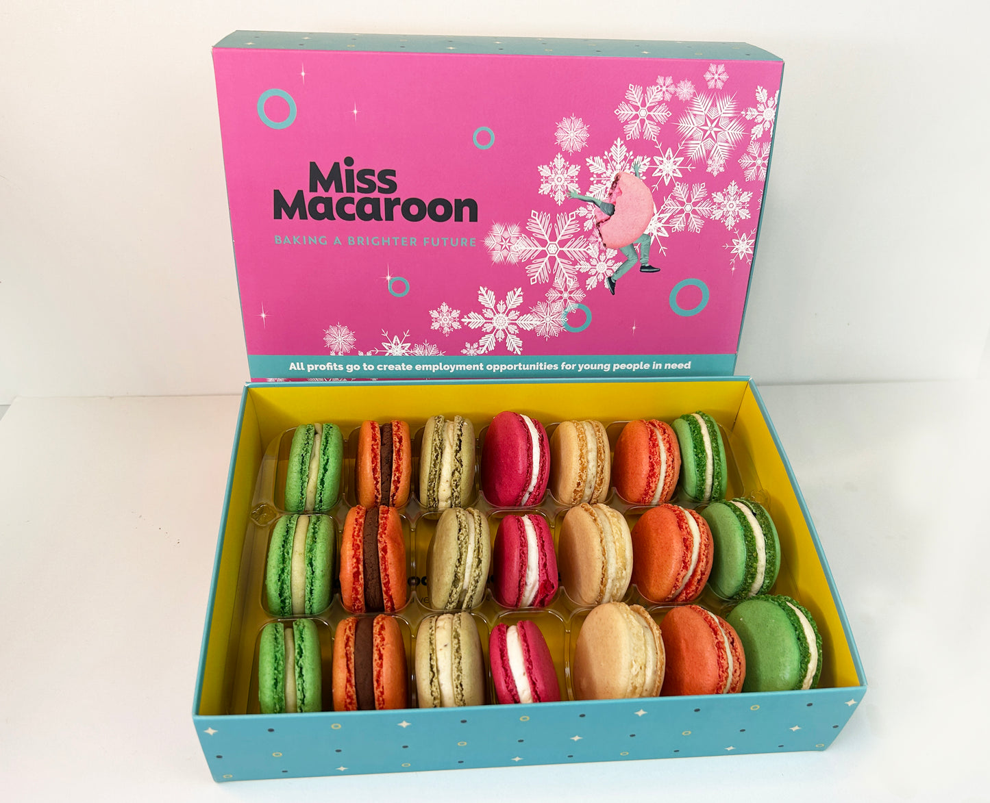 Christmas Sprayed Snowflake Macaroon Gift Box